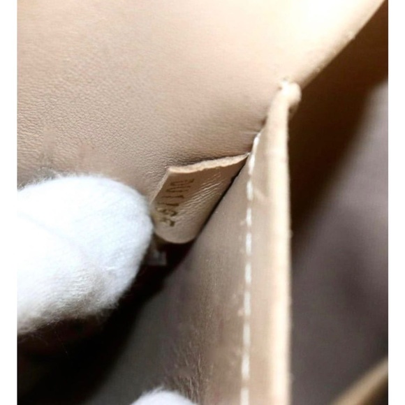 Louis Vuitton 2015 Dora PM Lambskin Malletage - Picture 13 of 13